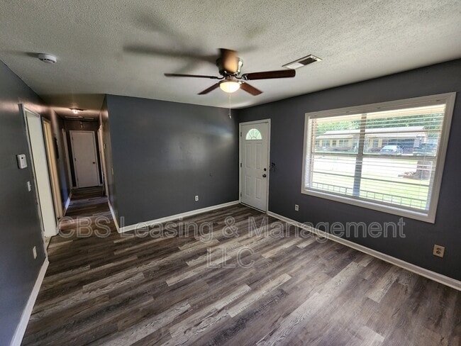 Foto del edificio - 1406 Jackson Dr