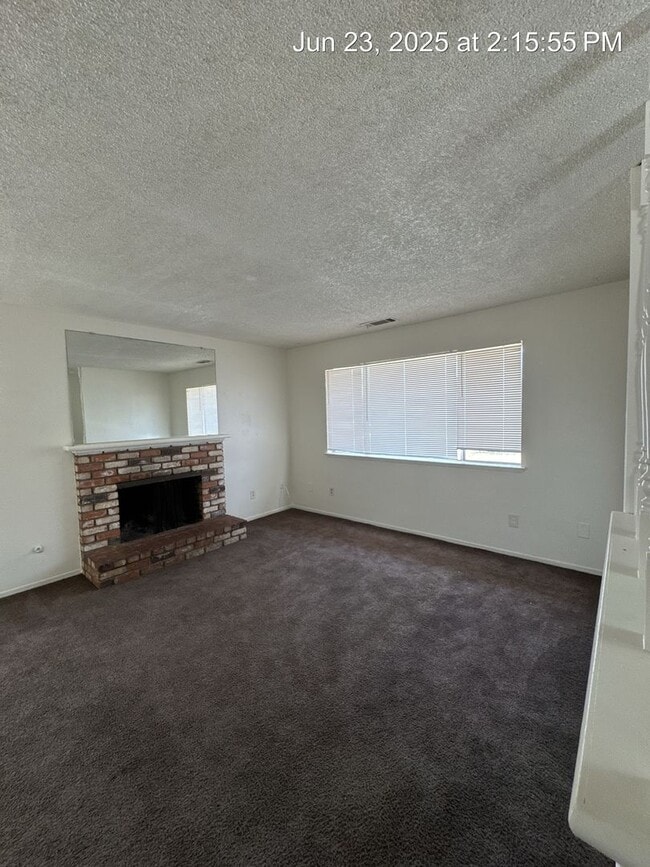 Building Photo - 1055