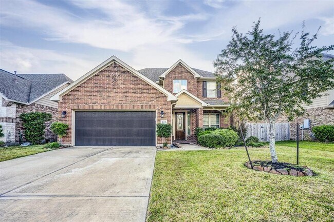 Building Photo - 2112 Lisboa Ln