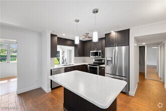Building Photo - 3139 Boca Ciega Dr