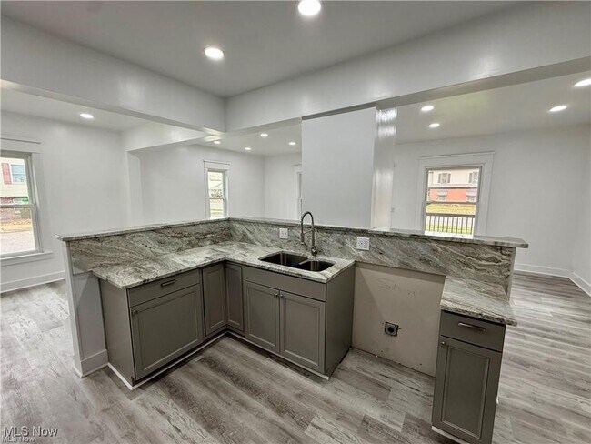 Foto del edificio - 338 N Wooster Ave