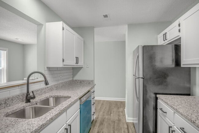 Building Photo - 515 Cely Ln