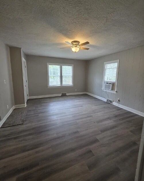 Building Photo - 1504 N Summit Ave