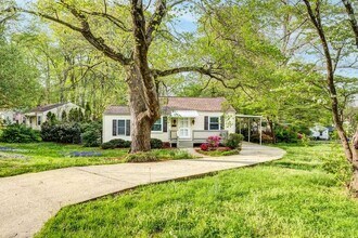 Building Photo - 2735 Robin Hood Dr