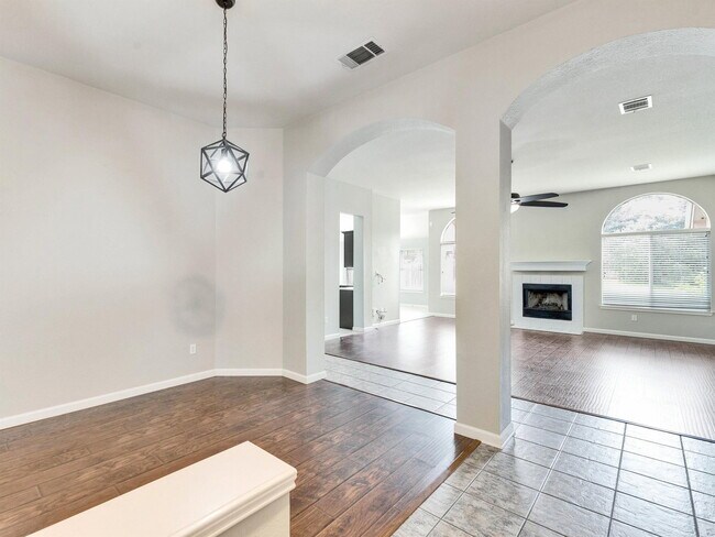 Foto del edificio - 6412 Convict Hill Rd