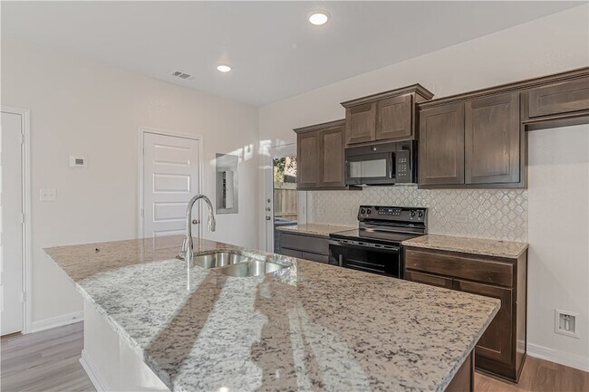 Foto del edificio - 601 W 24th St