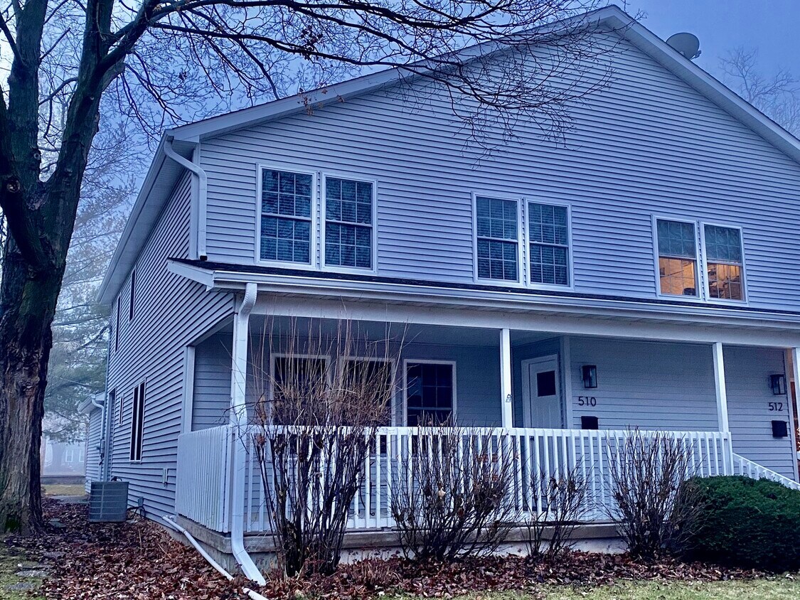 510 S 2nd St Unit 510, DeKalb, IL 60115 Condo for Rent in DeKalb, IL