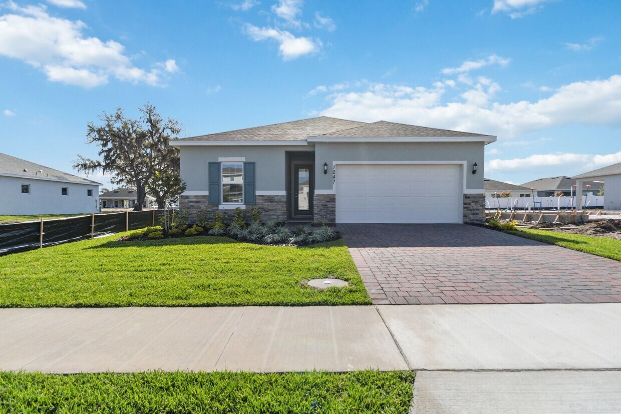 Primary Photo - Beautiful Energy Efficient 4/2 Close to La...