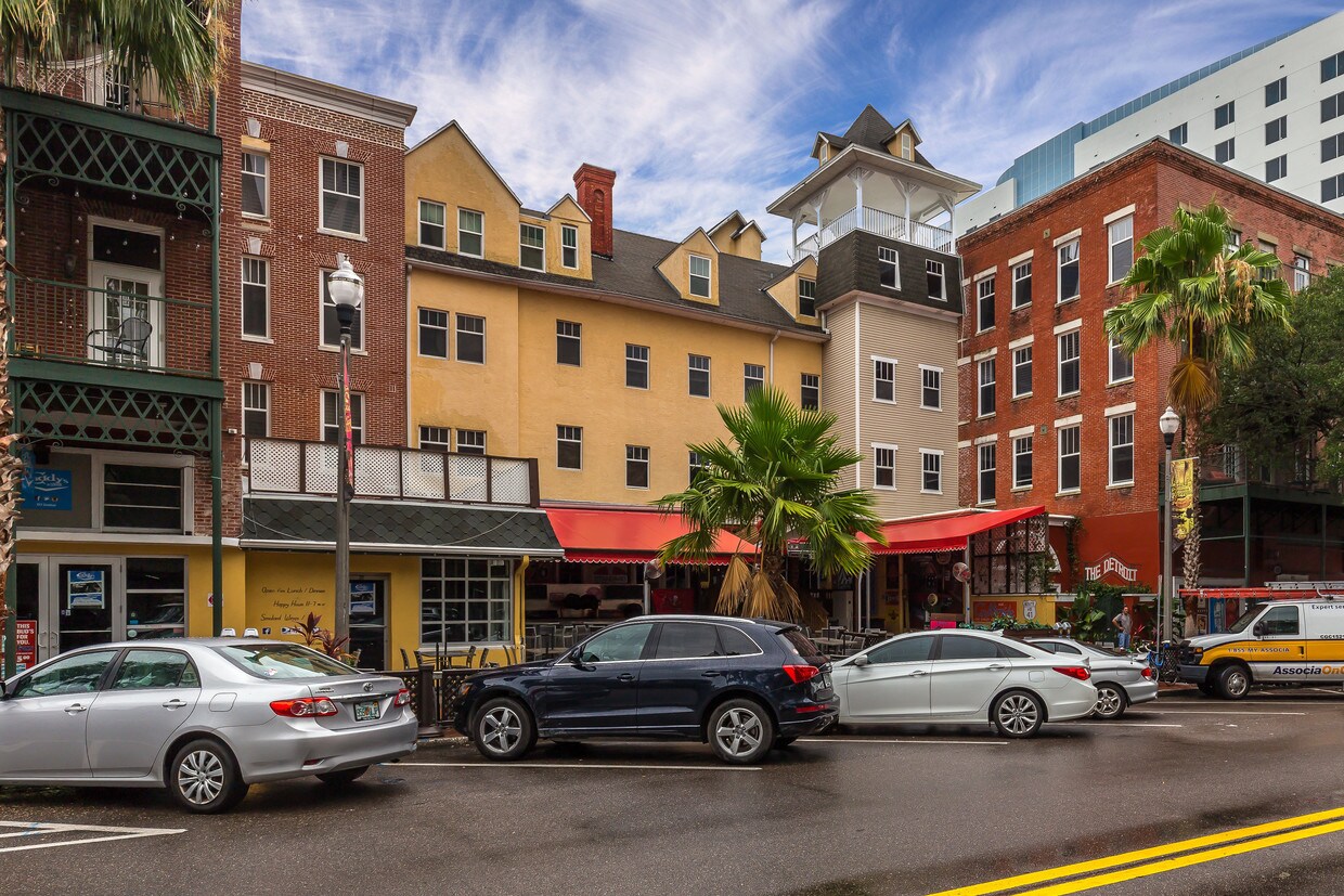 215 Central Ave, Saint Petersburg, FL 33701 Condo for Rent in Saint