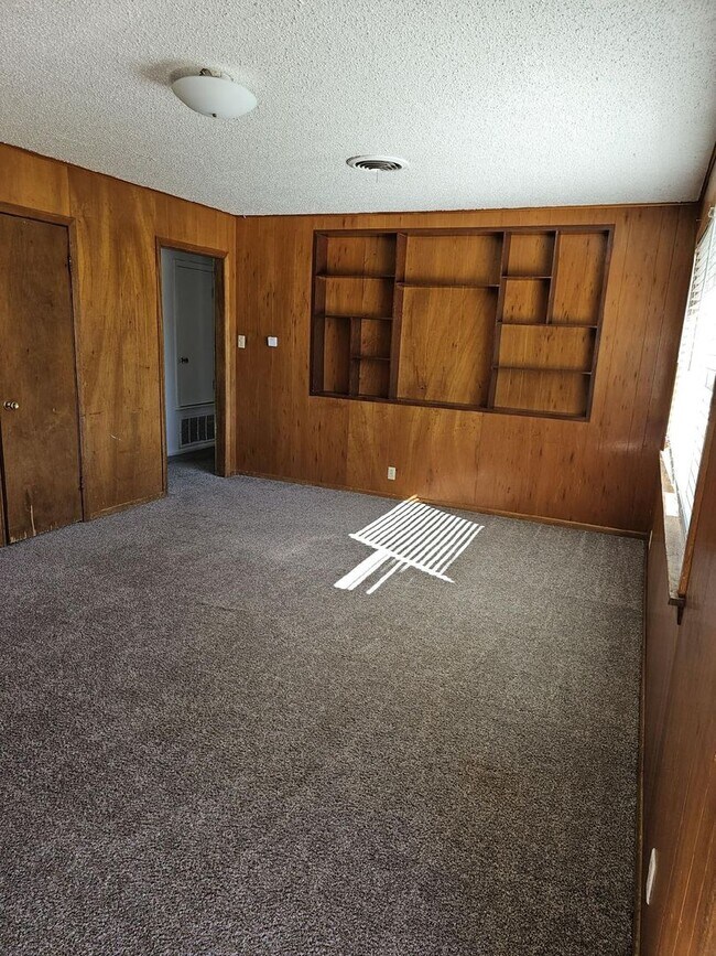 Building Photo - Spacious 3 Bed! Located in Cameo School Di...