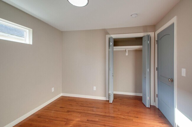 Foto del edificio - Newly renovated home in the heart of the Buchanan Street Arts District!