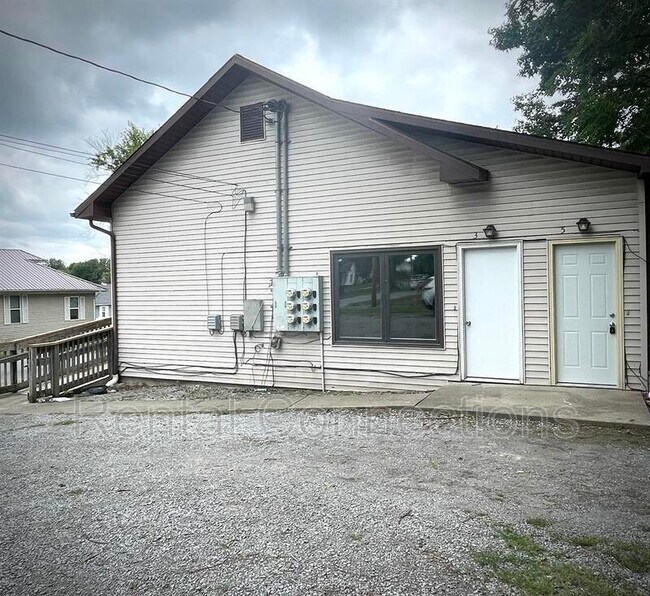 Building Photo - 1020 S 14th St