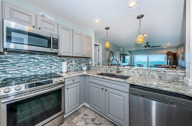 Building Photo - 6265 Sun Blvd