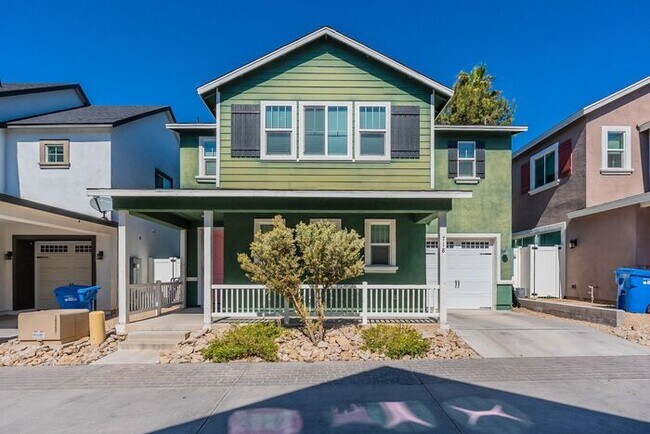 Building Photo - Amazing 3 bed 2.5 bath near Phoenix Mounta...