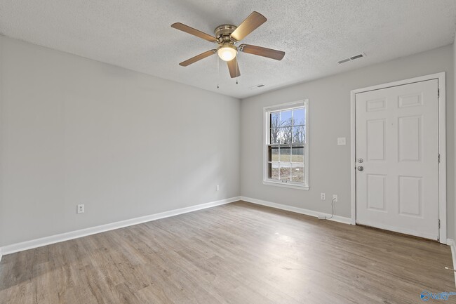 Building Photo - 2710 Cave Ave NW