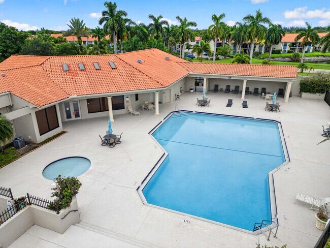 Foto del edificio - 1543 Lake Crystal Dr