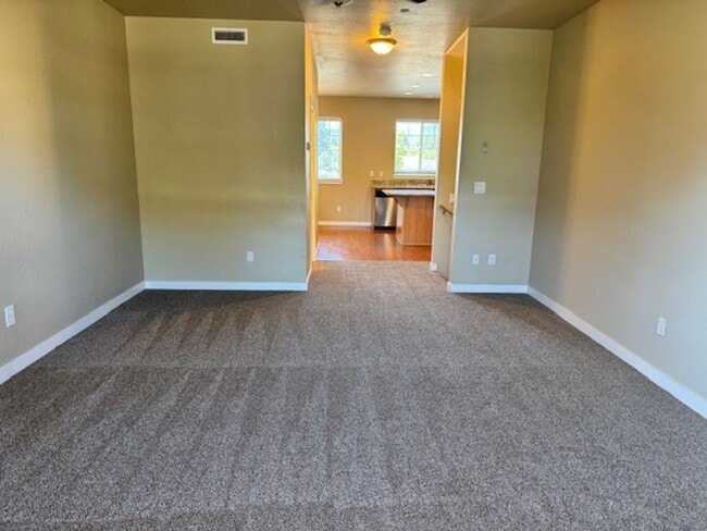 Building Photo - 3 LEVEL CONDO W/ UPGRADES, GARAGE/ FENCED ...