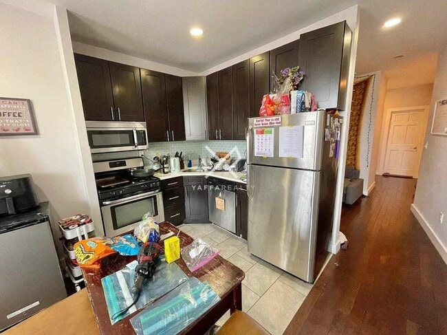 Building Photo - 3 bedroom in BROOKLYN NY 11221