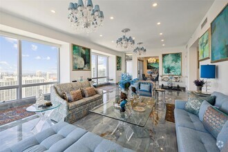 Building Photo - 1425 Brickell Ave