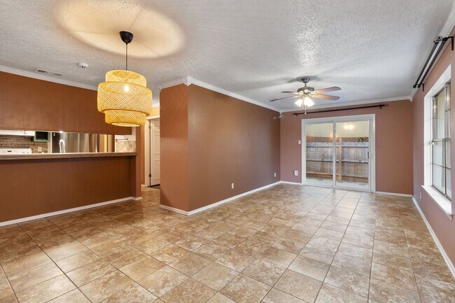 Foto del edificio - 7430 Saddlewood St