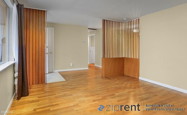 Building Photo - 3 br, 1.5 bath House - 14248 Southeast Eas...