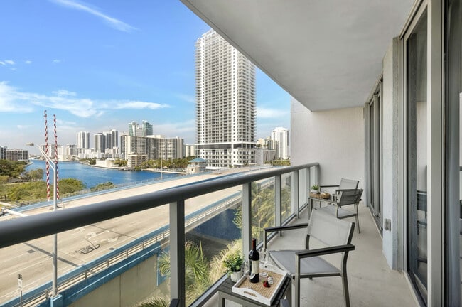Foto del edificio - 2602 E Hallandale Beach Blvd
