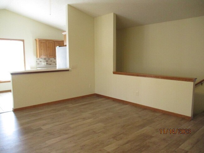 Foto del edificio - Spacious 6-Bedroom Home in a Prime Location – Room to Live, Work & Relax!