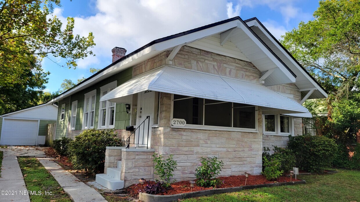 Foto principal - 2700 Myra St
