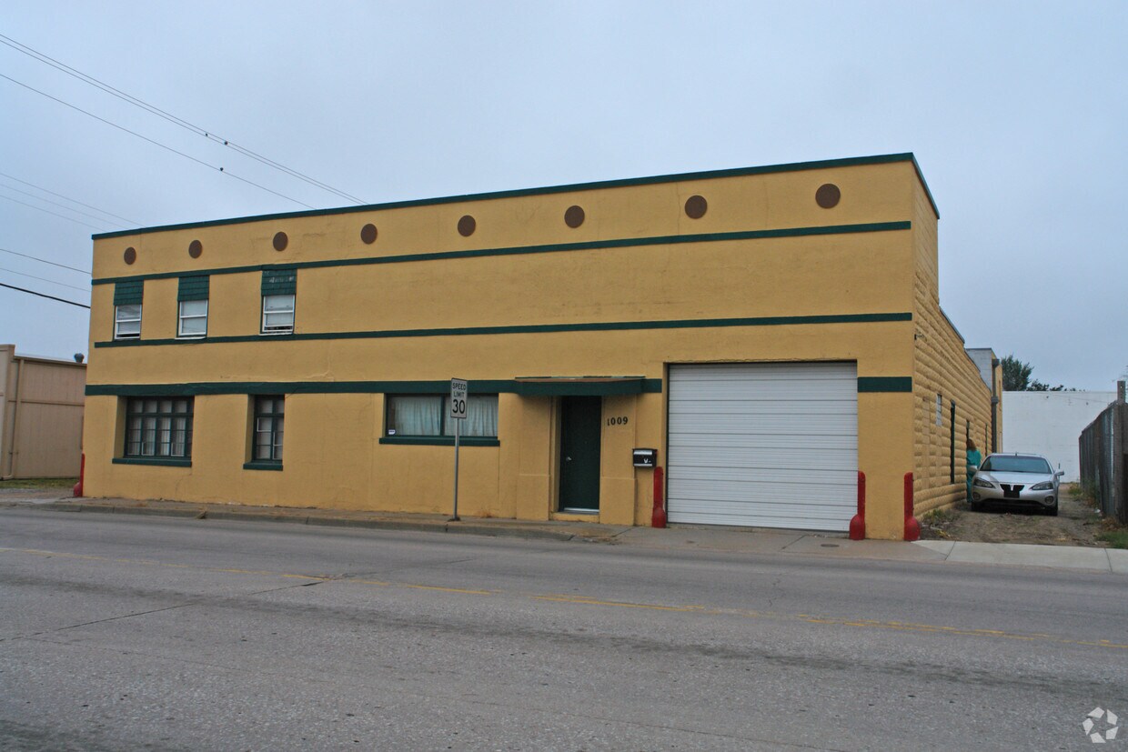 Building Photo - 1009 E Harry St