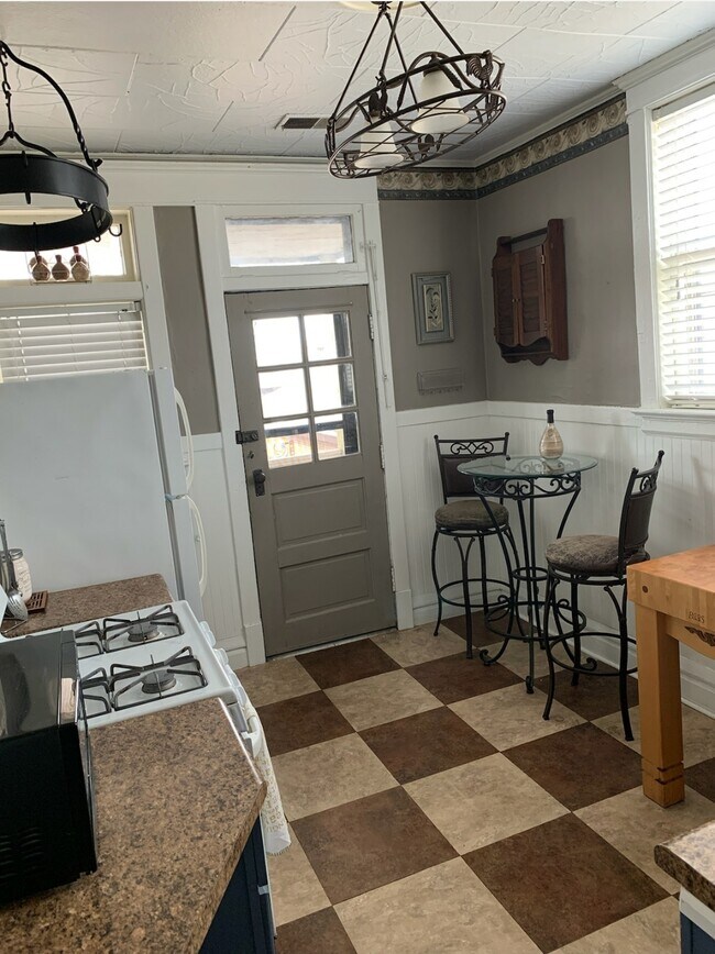 Foto del edificio - 437 Broadway St