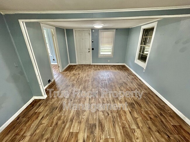 Building Photo - 315 N Bluff Ave