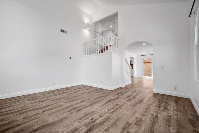 Building Photo - 331 Ogle St