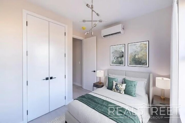 Foto del edificio - Welcome to your new apartment in Greenpoint!