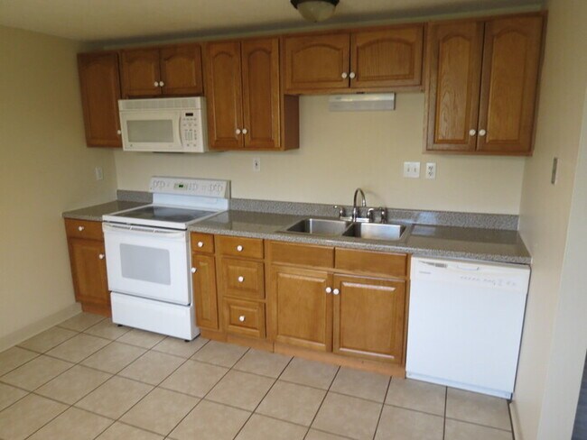 Building Photo - 895 Maurine Dr