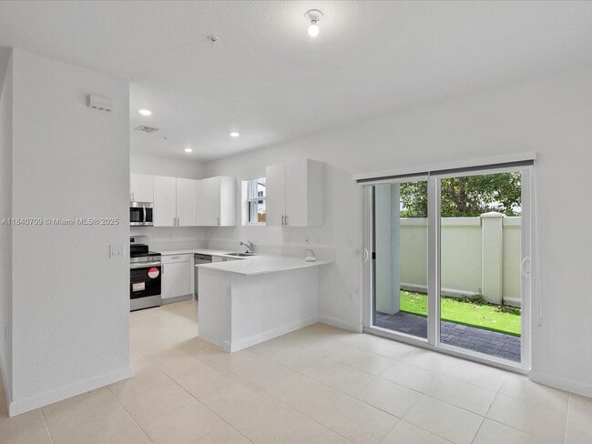Building Photo - 106 SW 184th Pl