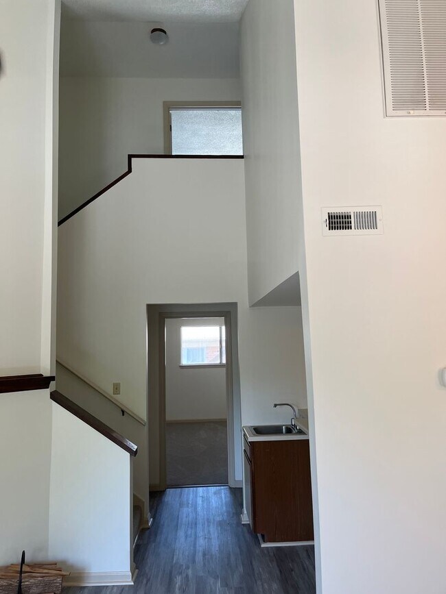 Building Photo - 722 Lesner Ave