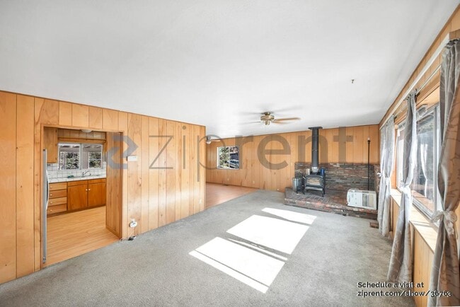 Building Photo - 140 Crable St