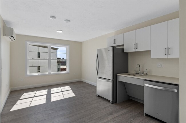 Building Photo - 472 Essex St