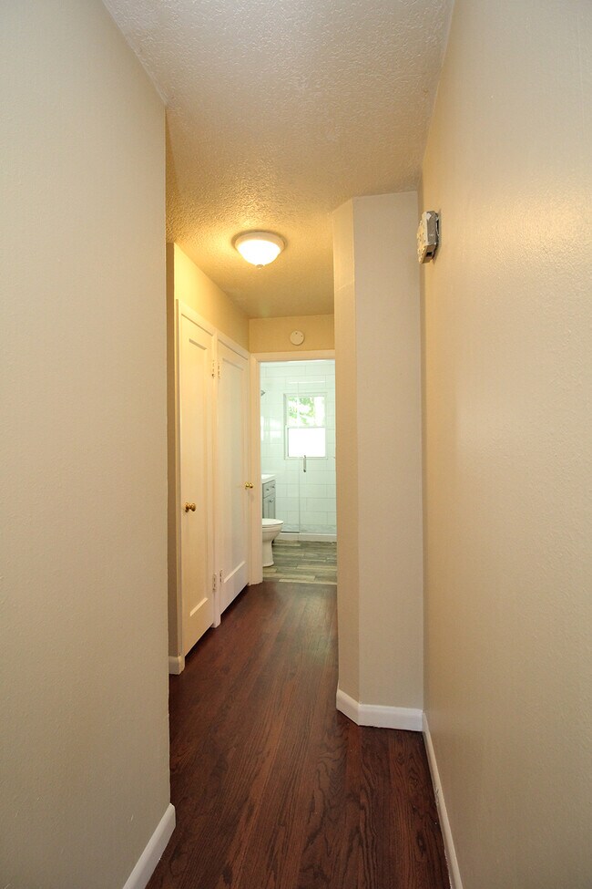 Building Photo - 20 NE 56th Ave