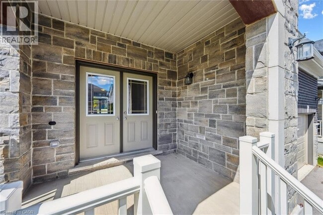 Building Photo - 18 Everton Dr