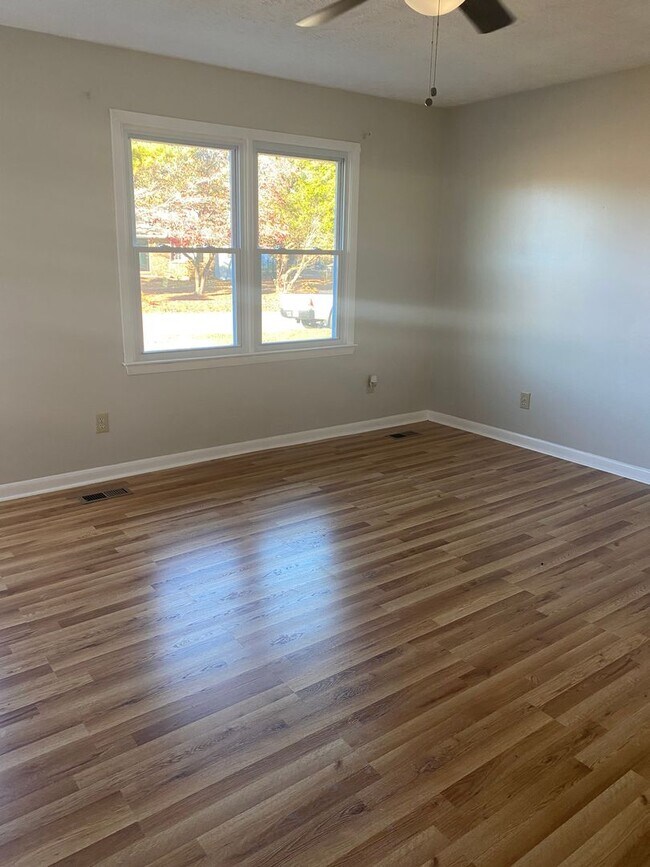 Foto del edificio - Newly Renovated 3 Bed/1.5 Bath