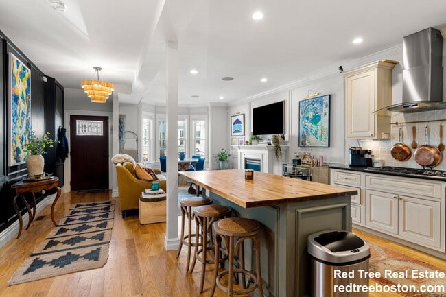 Photo - 687 E 6th St Apartment