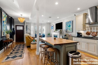 Building Photo - 687 E 6th St