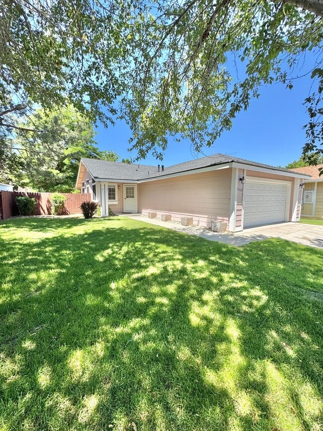 Foto del edificio - 3 bedroom, 2 bath home