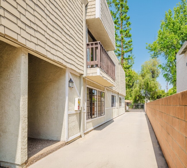 Building Photo - 4509 Vista Del Monte Ave