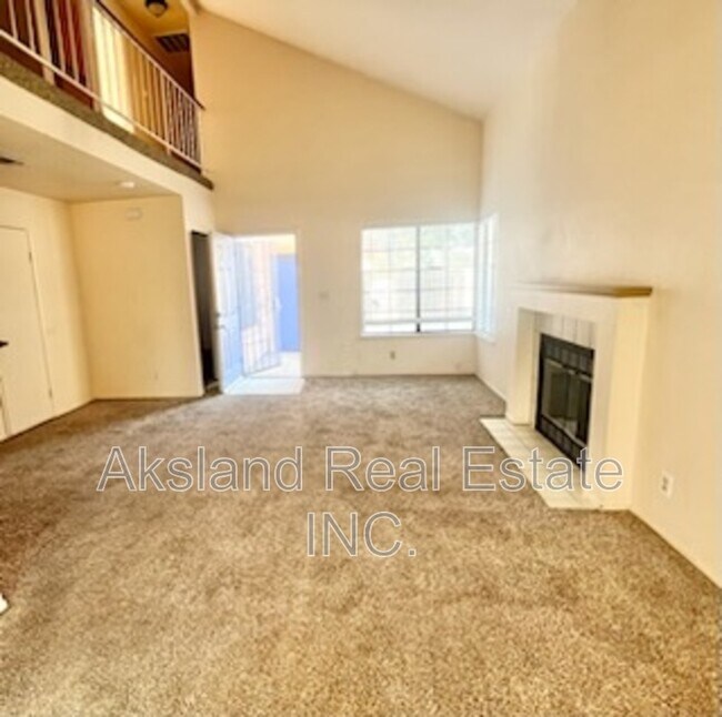 Foto del edificio - 215 W Clover Rd