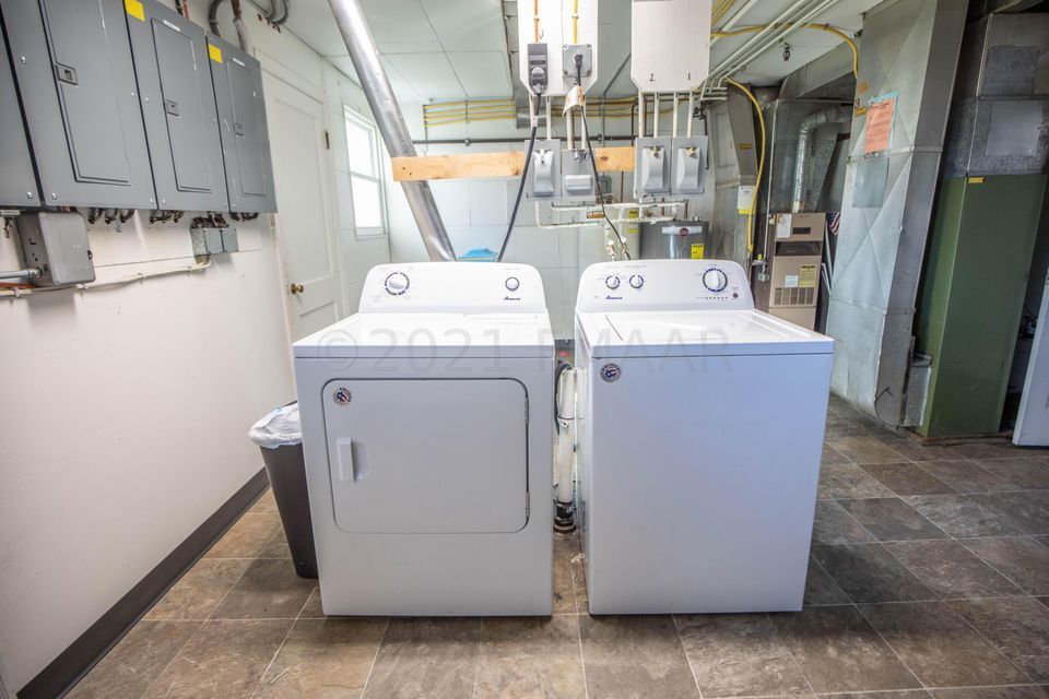 Building Photo - 222 16th St S