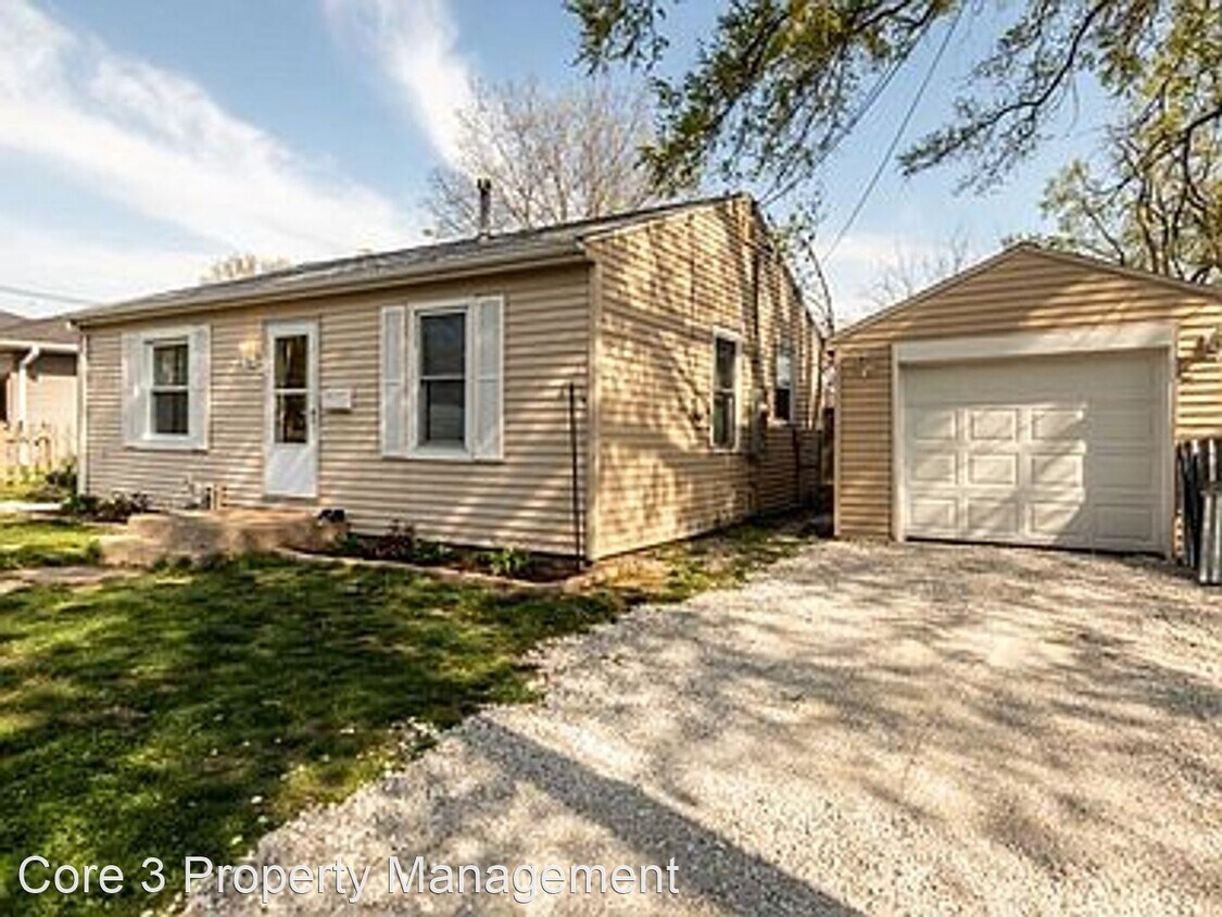 2 br, 1 bath House 1403 Henry St House Rental in Pekin, IL