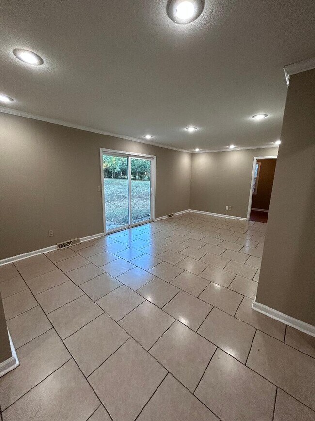 Building Photo - 2209 Bridger Rd