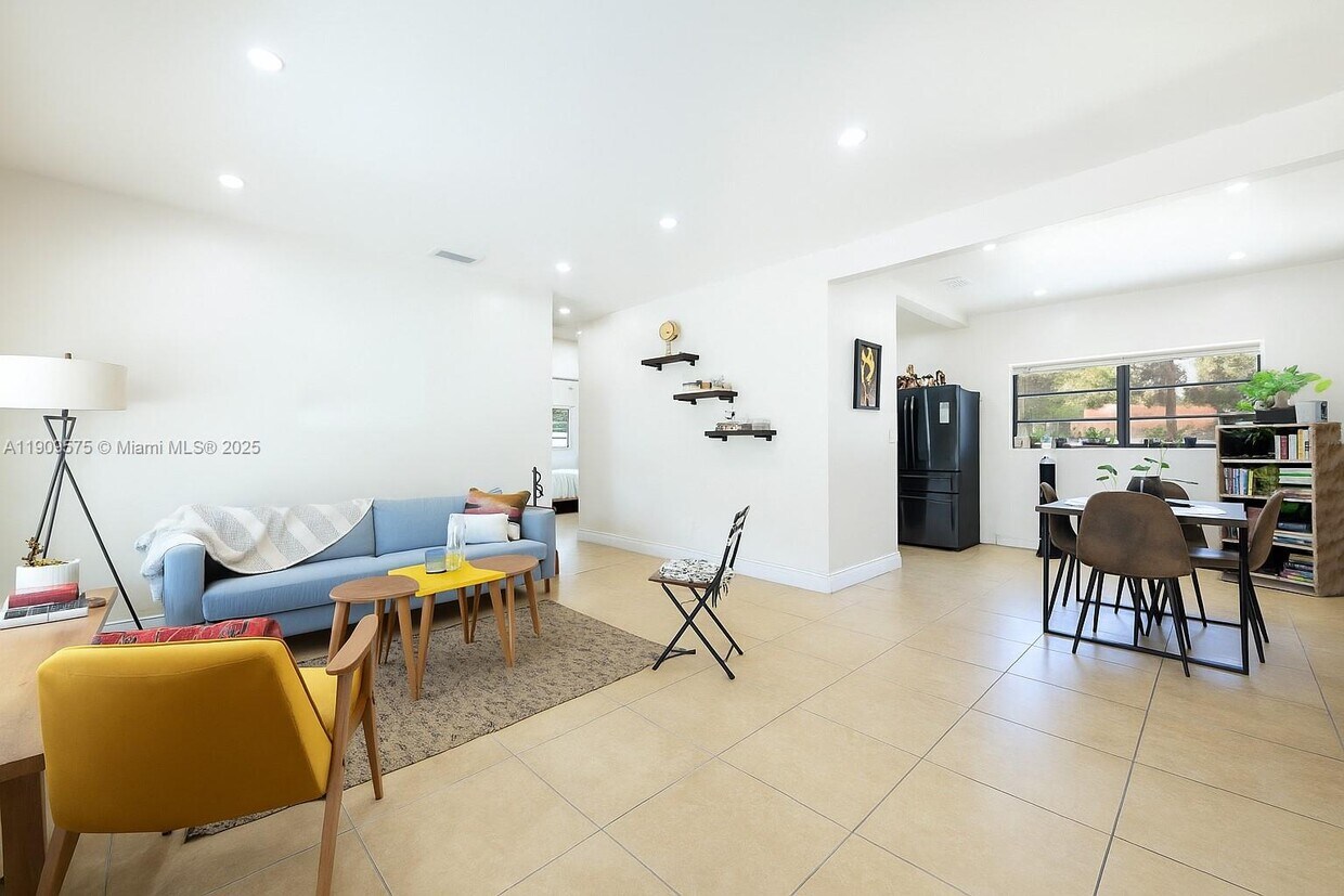 Foto principal - 250 NE 170th St